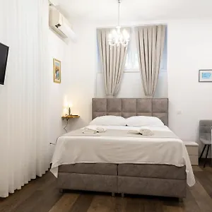 3* Pensión Varos